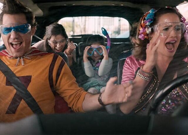 Jennifer Garner e Edgar Ramírez em Yes Day.