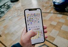 iPhone tem mais de 200 novos emojis, incluindo alusivos à pandemia