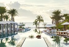 Trabalhadores remotos fogem para resorts à espera de vacinas