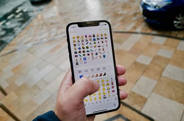 iPhone tem mais de 200 novos emojis, incluindo alusivos à pandemia