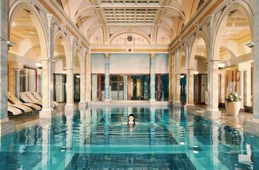 Os super-ricos estão a fugir para viagens de 'reforço imunitário' numa tentativa de se tornarem imortais