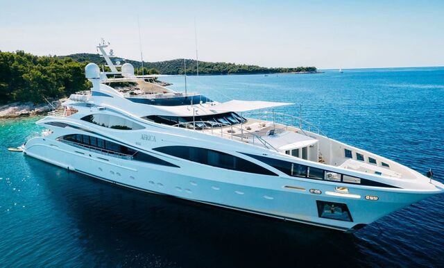 Este iate da SuperYatchsMonaco vale quase 14 milhões de euros