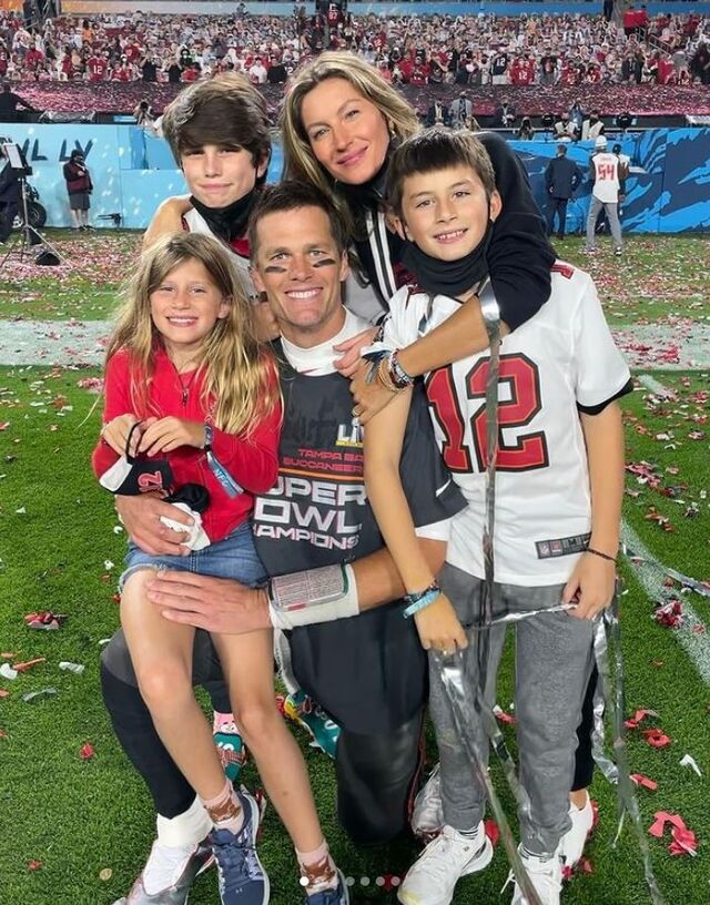 7 de fevereiro de 2021: Tom Brady com a família na final da Super Bowl