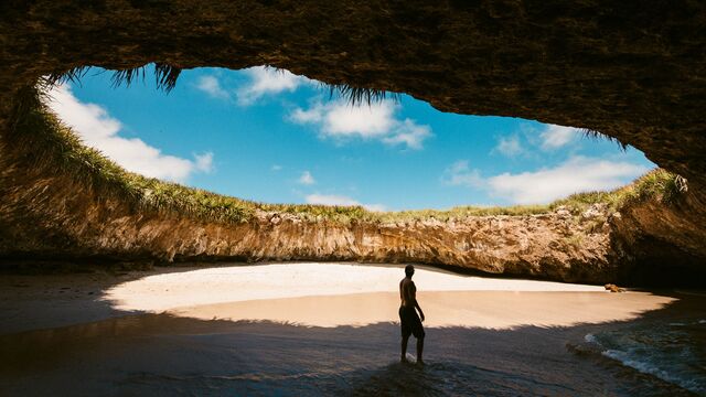 Uma praia escondida nas Ilhas Marietas, perto de Puerto Vallarta, México
