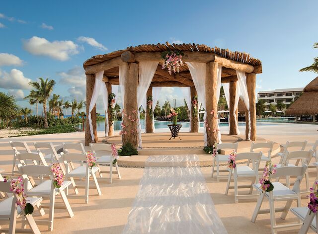 O Secrets Maroma Beach Riviera Cancun é um refúgio singular propício ao romance, onde até se pode casar