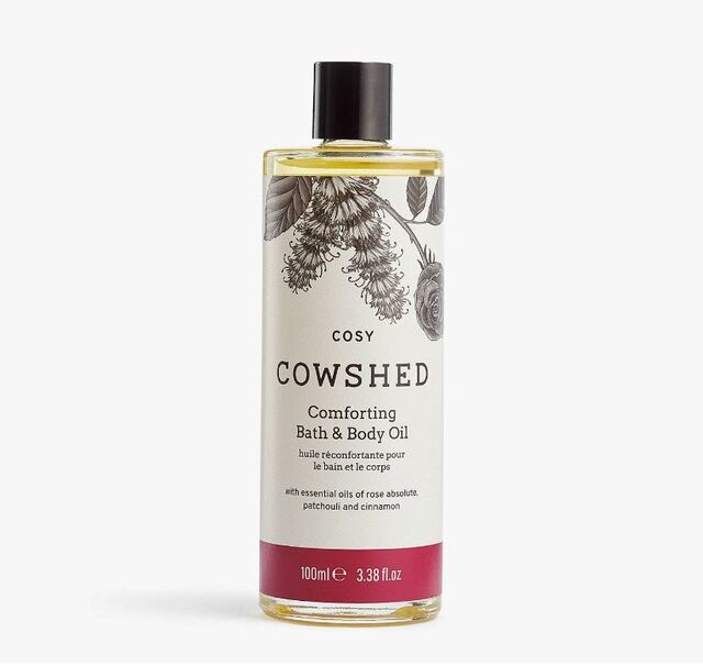 Óleo de banho Cosy Comforting Bath & Body Oil, Cowshed, cerca de € 28, em Feelunique.com