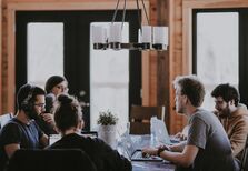 Citi proíbe videochamadas de trabalho às sextas-feiras e quer funcionários de folga