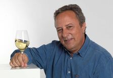 Provou 1000 vinhos num mês e reuniu tudo no novo guia imperdível do Douro 