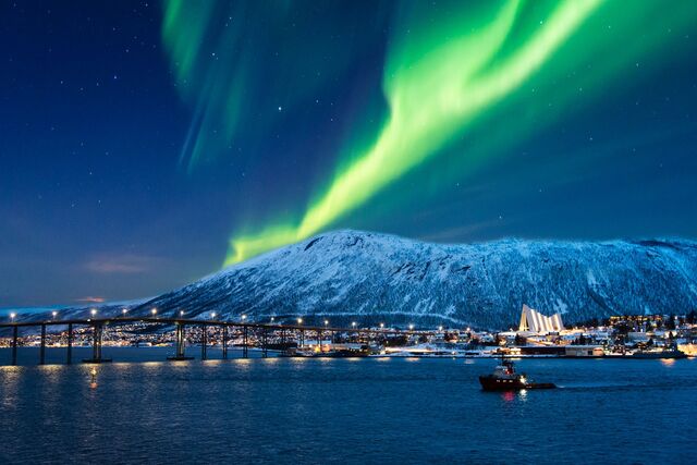 A aurora boreal sobre Tromso, na Noruega, onde a Seaborn fará escala em 2022 com o seu novo cruzeiro mundial de pólo a pólo