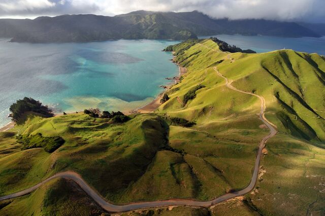 Marlborough Sounds na Nova Zelândia, um dos lugares que os passageiros podem desfrutar num cruzeiro mundial