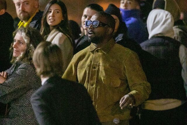 Março, 2020: Kanye no espetáculo "Yeezy Season 8", na Semana de Moda de Paris