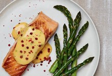 Recrie em casa o salmão com molho holandês e toranja rosa de Gordon Ramsay