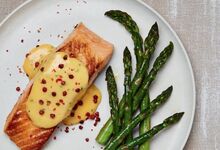 Recrie em casa o salmão com molho holandês e toranja rosa de Gordon Ramsay