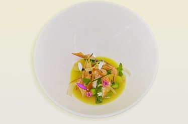 Camarão, maracujá, cenoura, espargos e salicórnia. Uma receita de chef para a primavera