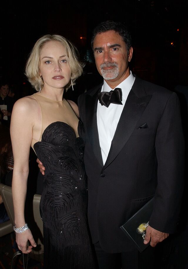 Sharon Stone com o ex-marido Phil Bronstein nos Óscares, 2002