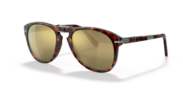 Persol 714, um modelo inspirado em Steve McQueen. €350