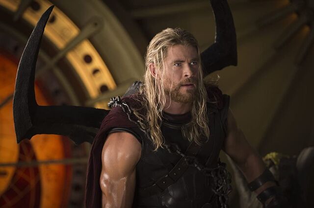 Chris Hemsworth como protagonista no filme Thor: Ragnarok (2017)