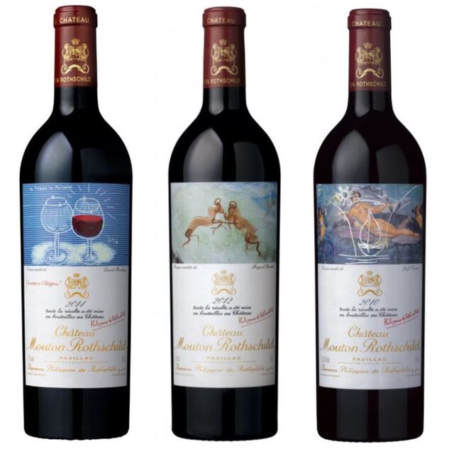 Alguns dos últimos vinhos Château Mouton Rothschild, com rótulos dos artistas David Hockney, Miquel Barceló e Jeff Koons, respetivamente