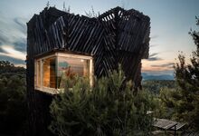 Esta cabana no meio da natureza é 100% sustentável e foi pensada para o isolamento