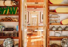 Um palacete transformado em loja que vende obras de arte, plantas e mobiliário 