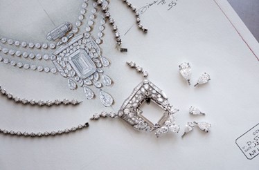 Como um perfume inspirou um colar de diamantes sem preço