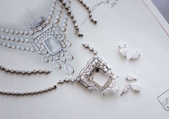 Como um perfume inspirou um colar de diamantes sem preço