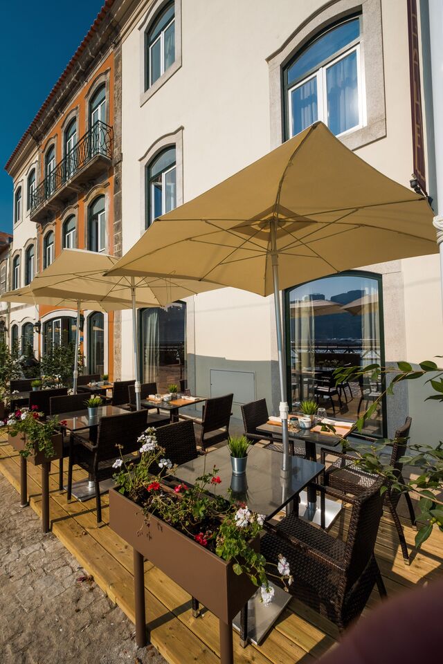 Vila Galé Porto Ribeira, esplanada do hotel