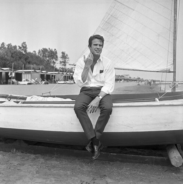 O ator Warren Beatty em Veneza, 1956