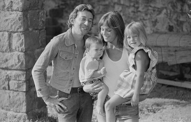Serge Gainsbourg, Jane Birkin e os seus filhos em França, 1972