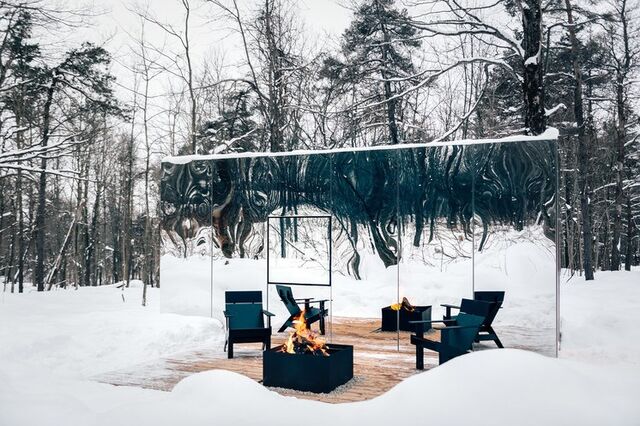 Uma cabana "invisível" que se funde com a Natureza