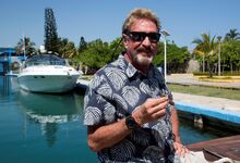 A vida de McAfee, fundador do conhecido antivírus, que pôs fim à vida na prisão