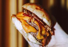 Burger Champ, o novo restaurante de hambúrgueres que traz um twist de Luanda