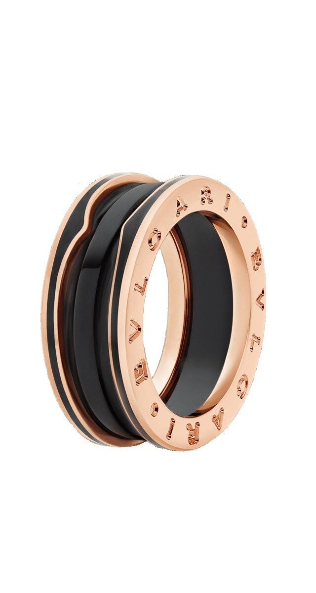 Anel B.Zero1 em ouro rosa e cerâmica, € 1730, Bulgari.