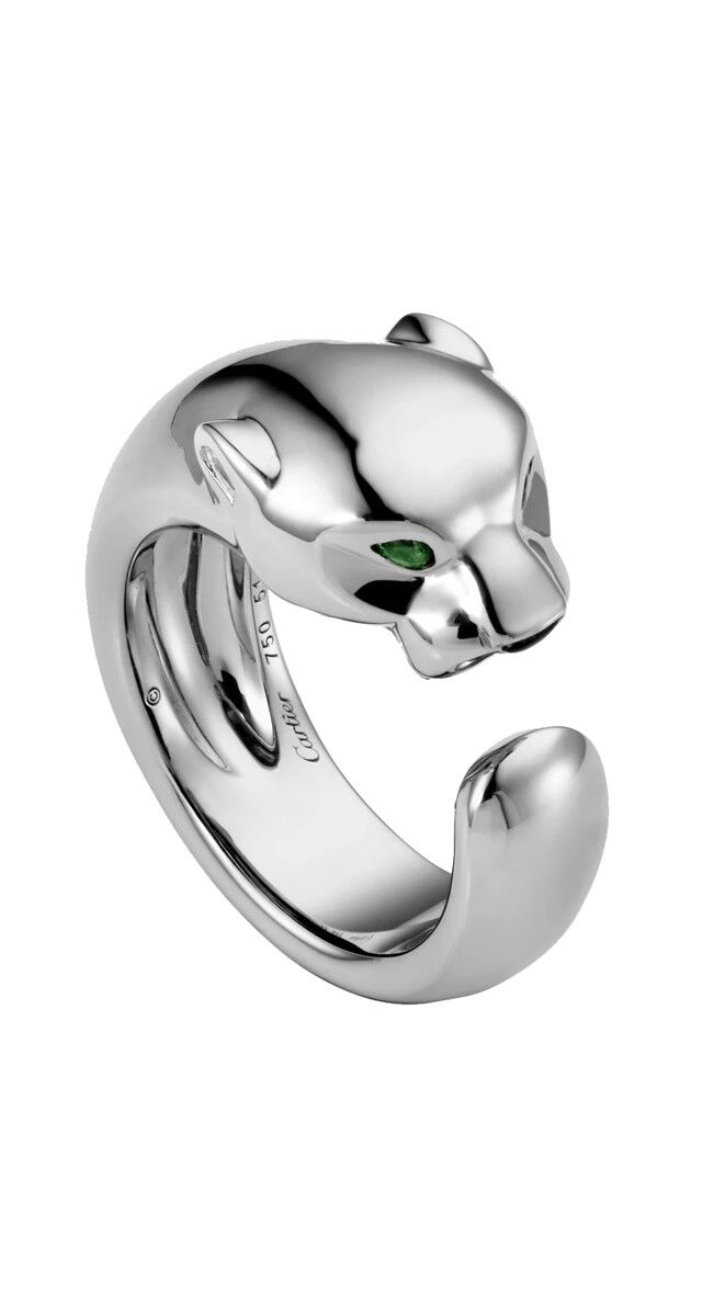 Anel em ouro branco com granada de tsavorites e onix, € 6700, Cartier.