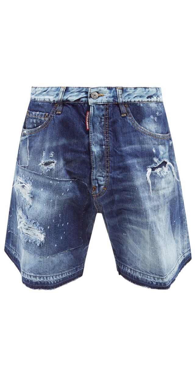 Calções em ganga lavada e desfiada, € 420, DSquared2.