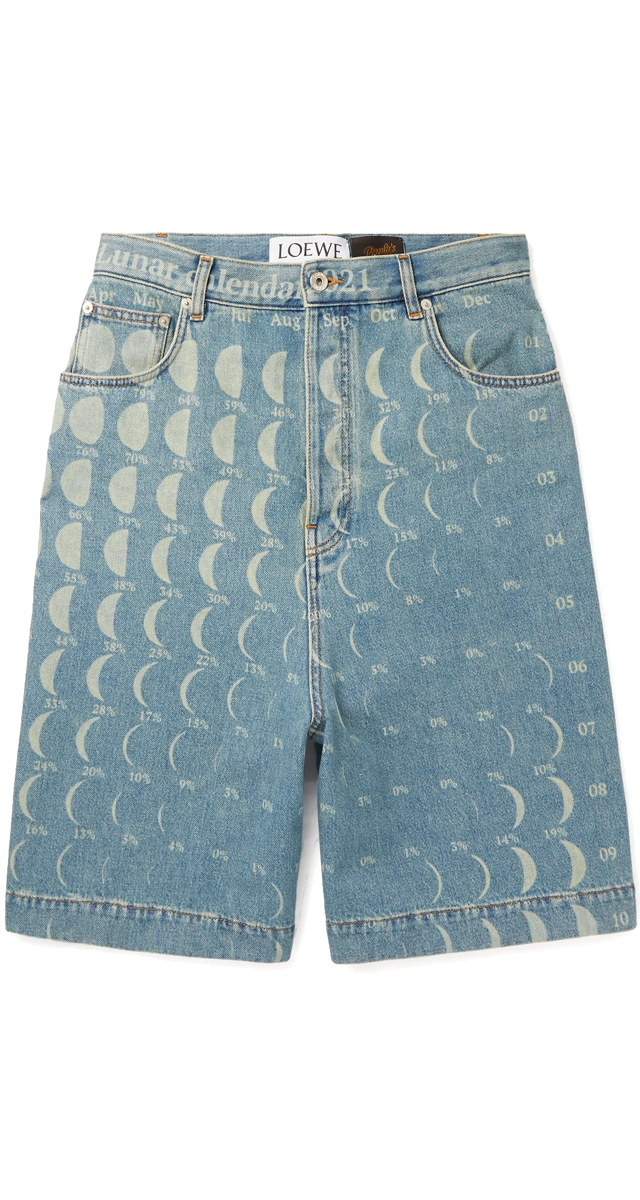 Calções em ganga estampada, € 520, Loewe+ Paula’s Ibiza.