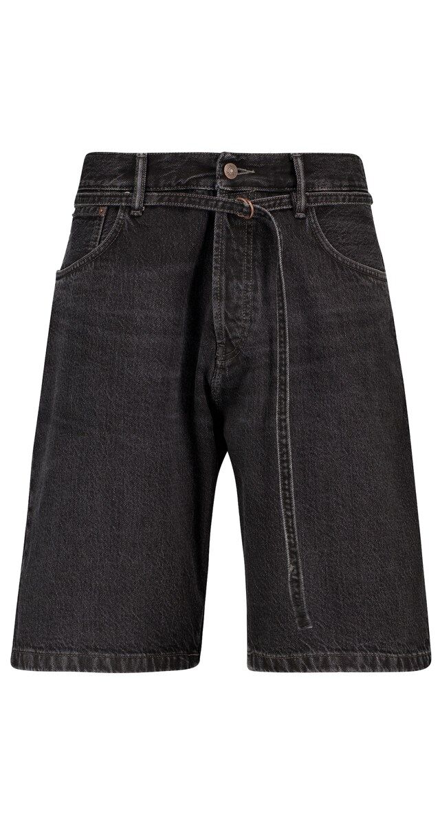 Calções Roland em ganga, € 210, Acne Studios.