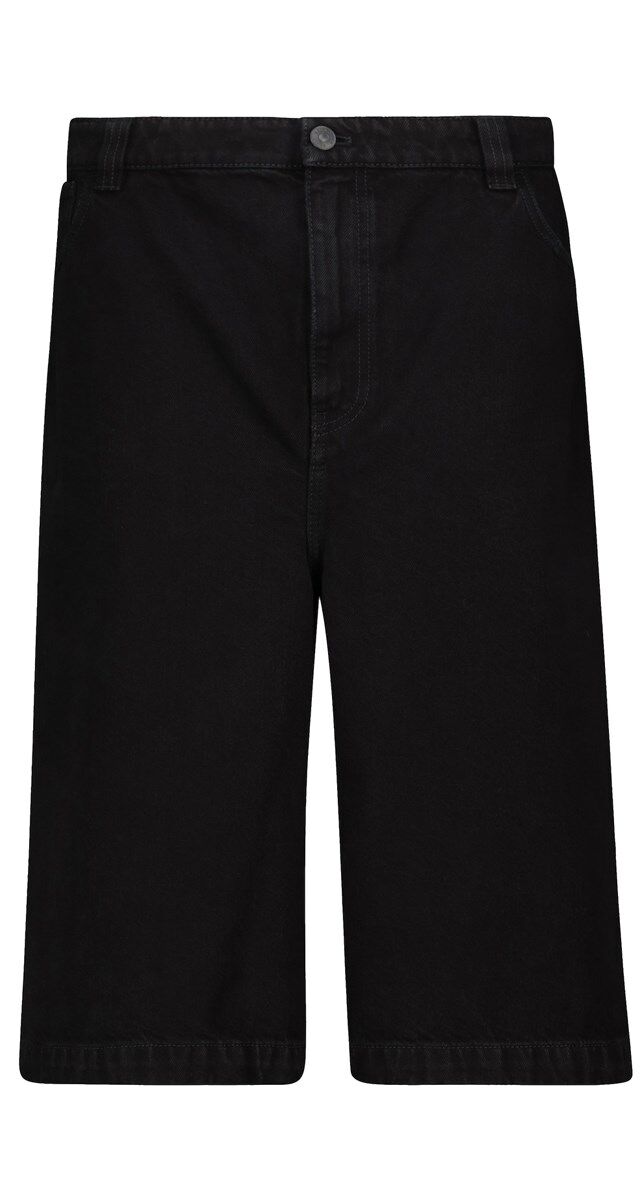 Calções em ganga, € 450, Balenciaga.