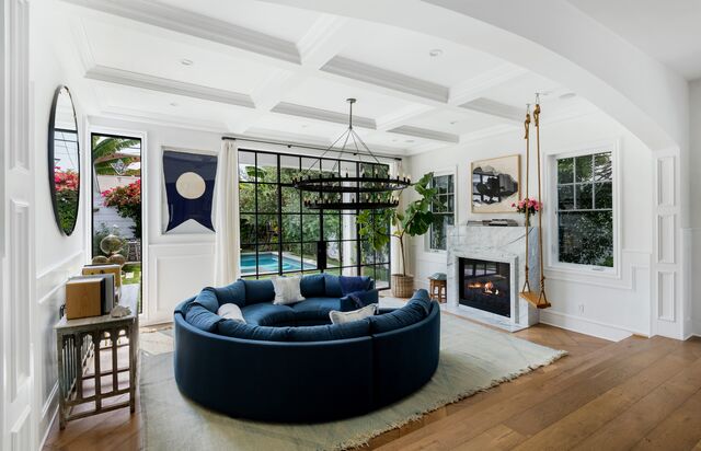 A sala da casa da atriz Margot Robbie