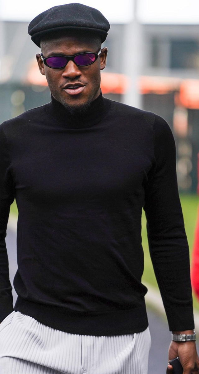 O belga, Michy Batshuayi, mistura o casual com o streetwear e alguns pormenores de cor.