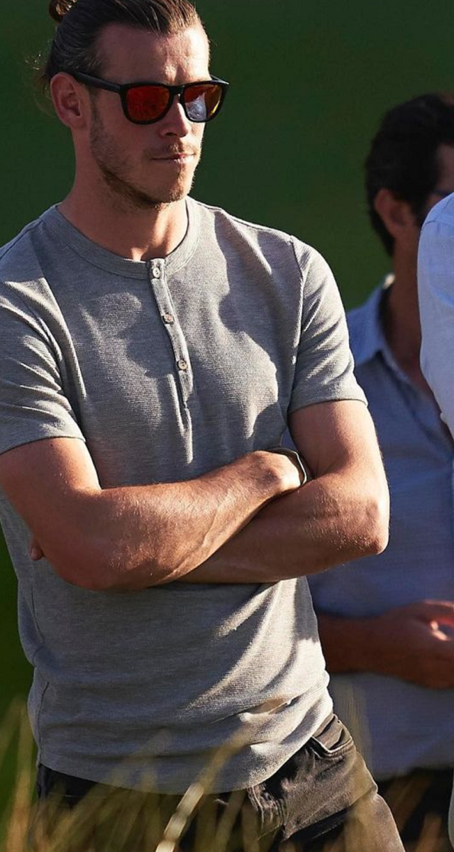 Amado por uns, odiado por outros tantos, o galês, Gareth Bale, mantém o seu estilo, mesmo quando troca o futebol pelo golfe.