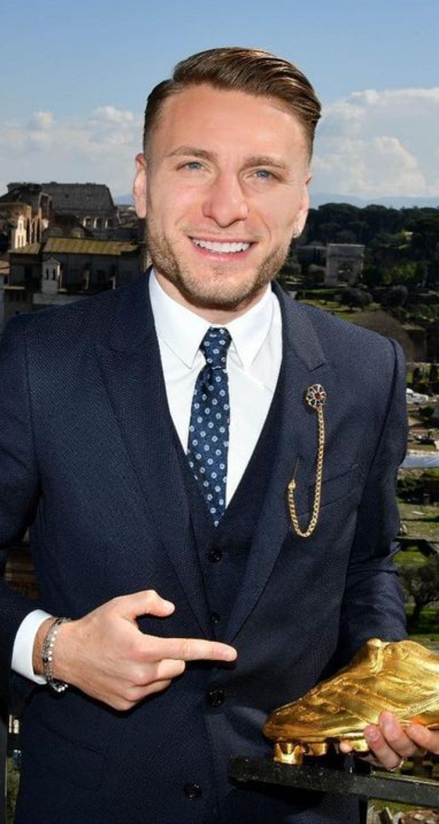 O italiano, Ciro Immobile, até consegue manter o estilo quando aparece de pijama nos vídeos do TikTok que faz com a família.