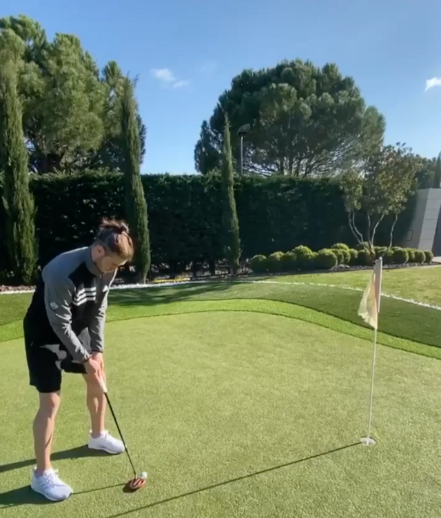 Gareth Bale a jogar golfe
