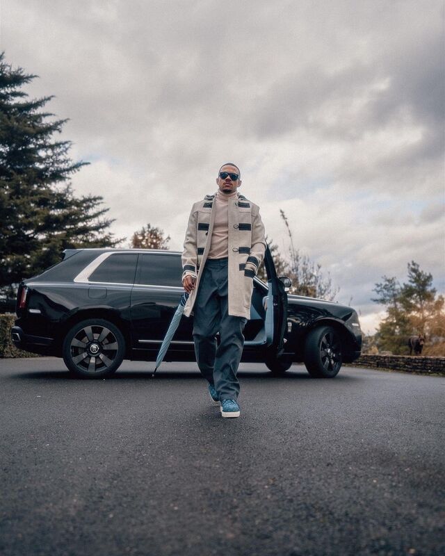 Memphis Depay com o seu Rolls Royce.