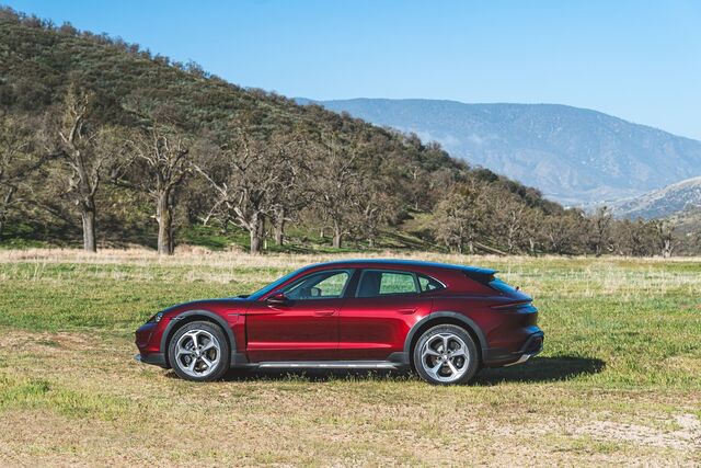 Porsche Taycan 4 Cross Turismo, 476 cv, autonomia 389 a 456 km, preço desde €97 582