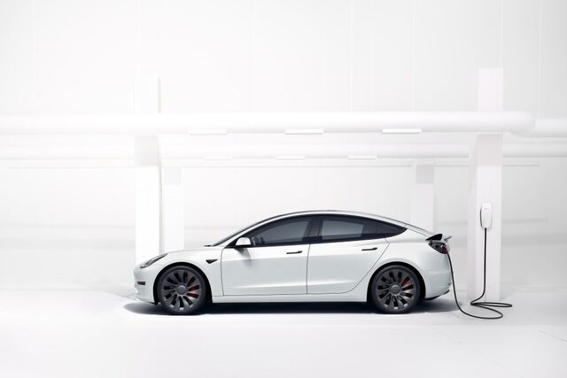 Tesla Model 3, 221 a 480 cv, autonomia 448 a 614 km, preço desde €50 900