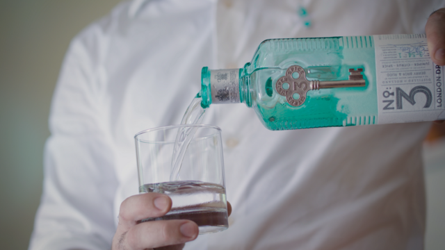 Este fotógrafo captou a essência do gin a uma escala microscópica