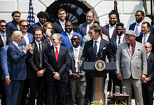 Tom Brady faz piada sobre Donald Trump durante visita à Casa Branca 