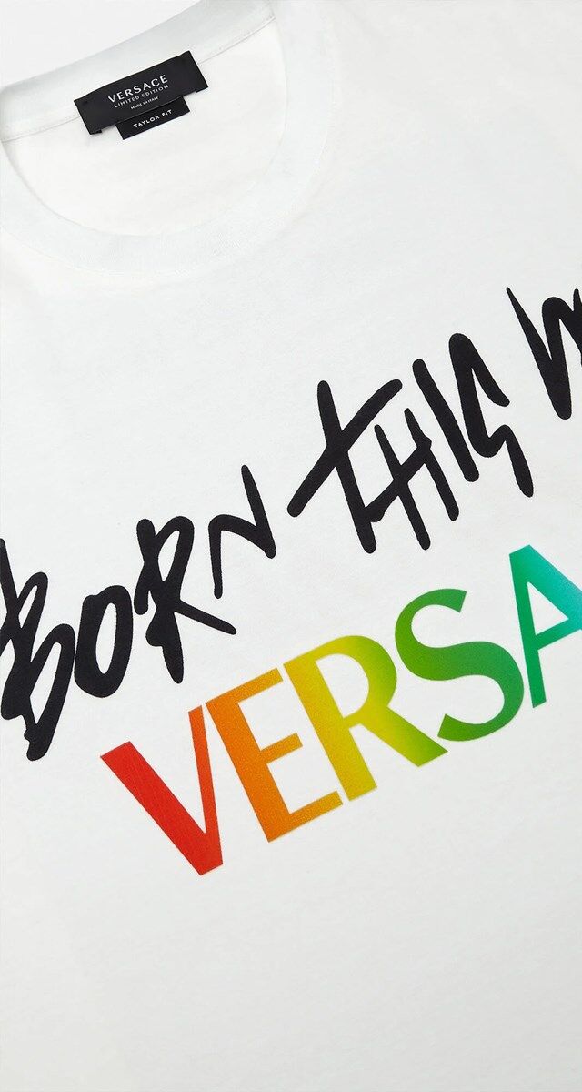 Versace x Fundação Born This Way - T-shirt em algodão estampado, € , Versace x Fundação Born This Way