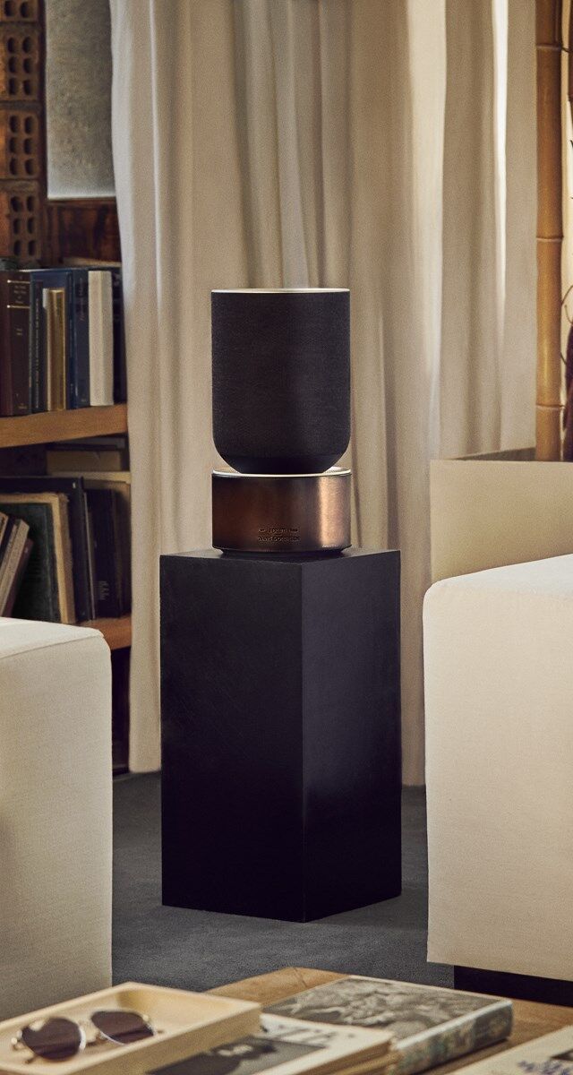 Berluti x Bang & Olufsen – Headphones Beoplay H95 e bolsa, Berluti x Bang & Olufsen.